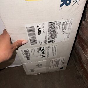 ✨ Brand New Kohler Bidet Seat — Never Opened! ✨
Shipping Box with Label